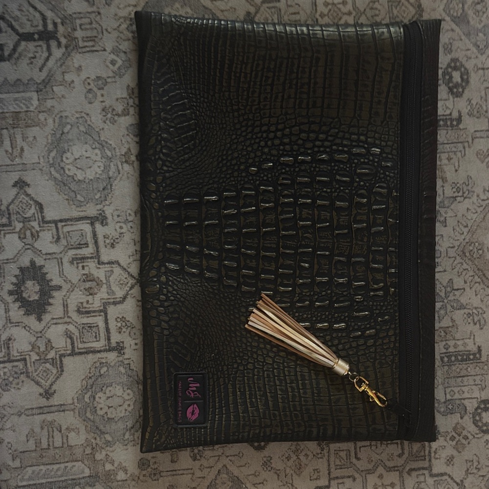 Stylish Black Crocodile Pattern Laptop Bag